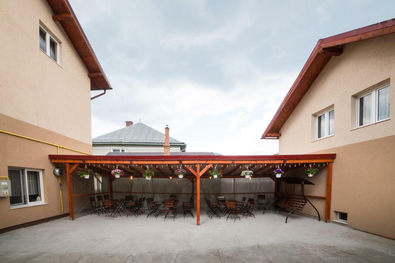Hotel Casa Burduhos Câmpulung Moldovenesc Exterior foto